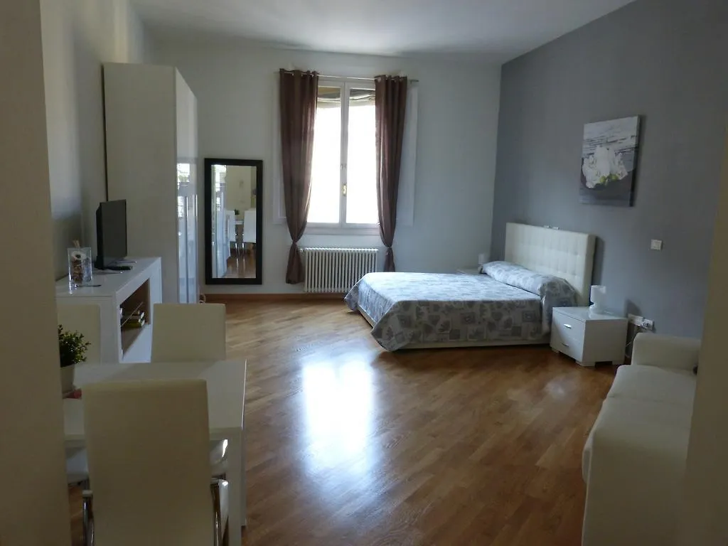 Residenza Piazza Santo Stefano contacts